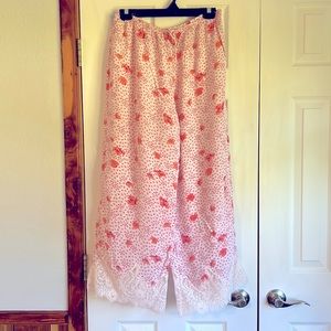⭐️ 3/$10 Victoria’s Secret Flared leg, ankle length, floral Pajama Pants, Size M